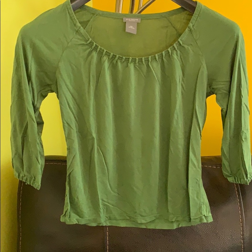 Ann Taylor green quarter sleeve top